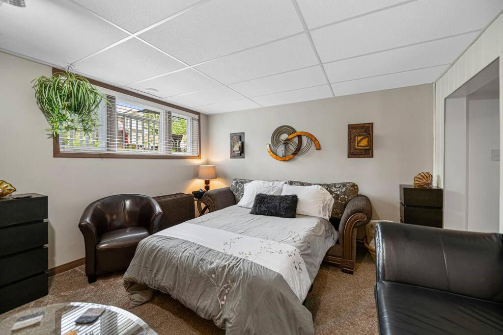 Yeg Chic Luxury Accommodation เอดมันตัน ภายนอก รูปภาพ